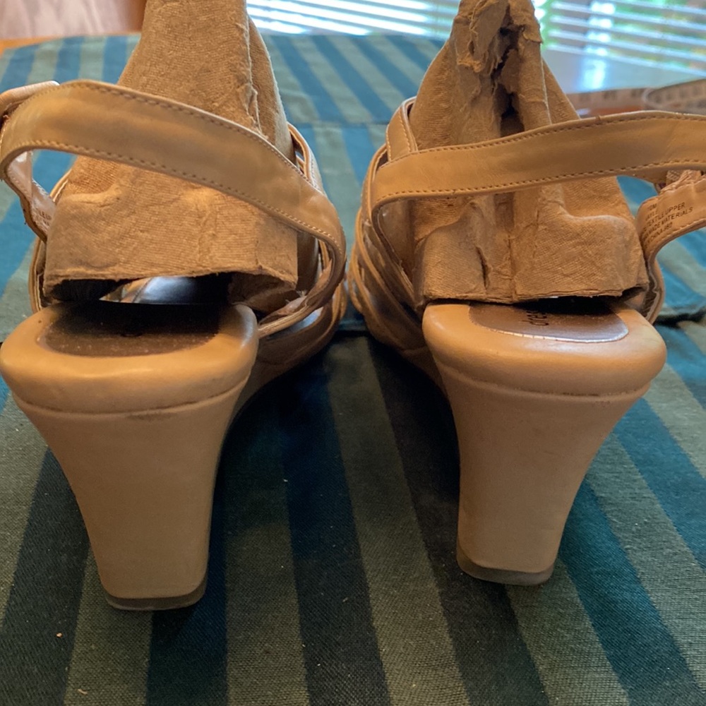 Sandals - Picture 3 of 4